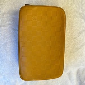 Rare Louis Vuitton, yellow, men’s toiletry bag. In exceptional condition
